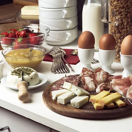 Castel De Daval 4* סייר