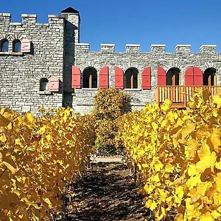 Castel De Daval فندق مبيت وإفطار 4*