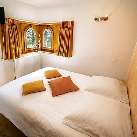 Castel De Daval Bed & Breakfast 4*