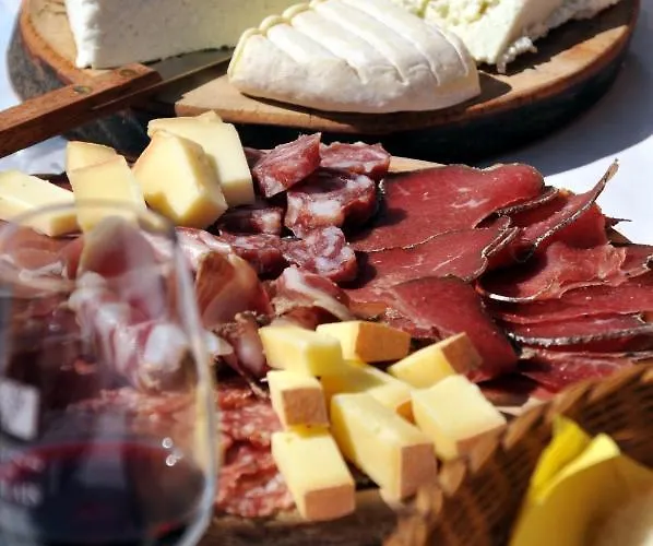 Castel De Daval Bed & Breakfast