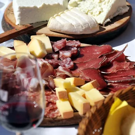 Castel De Daval Bed & Breakfast