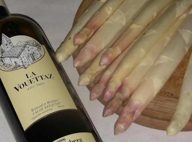 Castel De Daval Bed and Breakfast