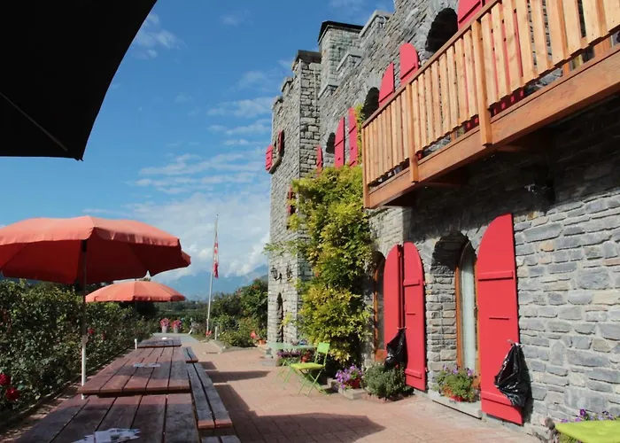 Castel De Daval Bed and Breakfast