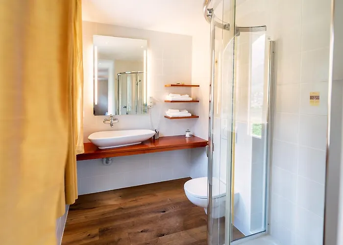 Castel De Daval Bed and Breakfast