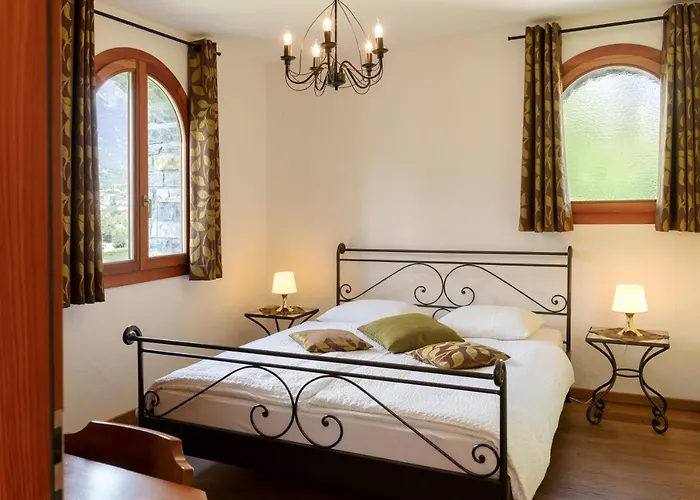 Castel De Daval Bed and Breakfast