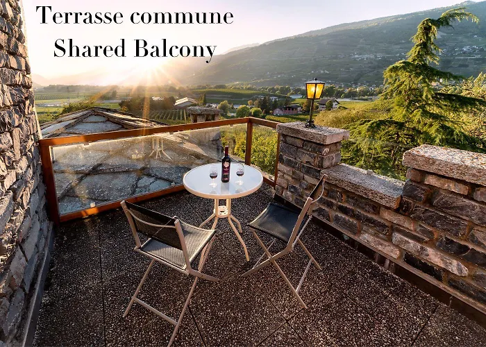 Castel De Daval Bed and Breakfast