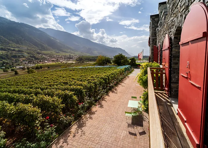 Castel De Daval Bed and Breakfast